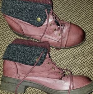 Red/burgandy combat boots very worn
